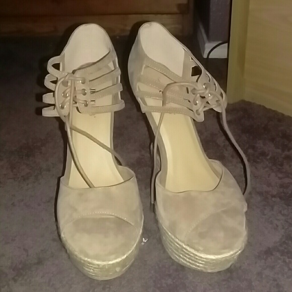 Shoes - Picture 2 of 4